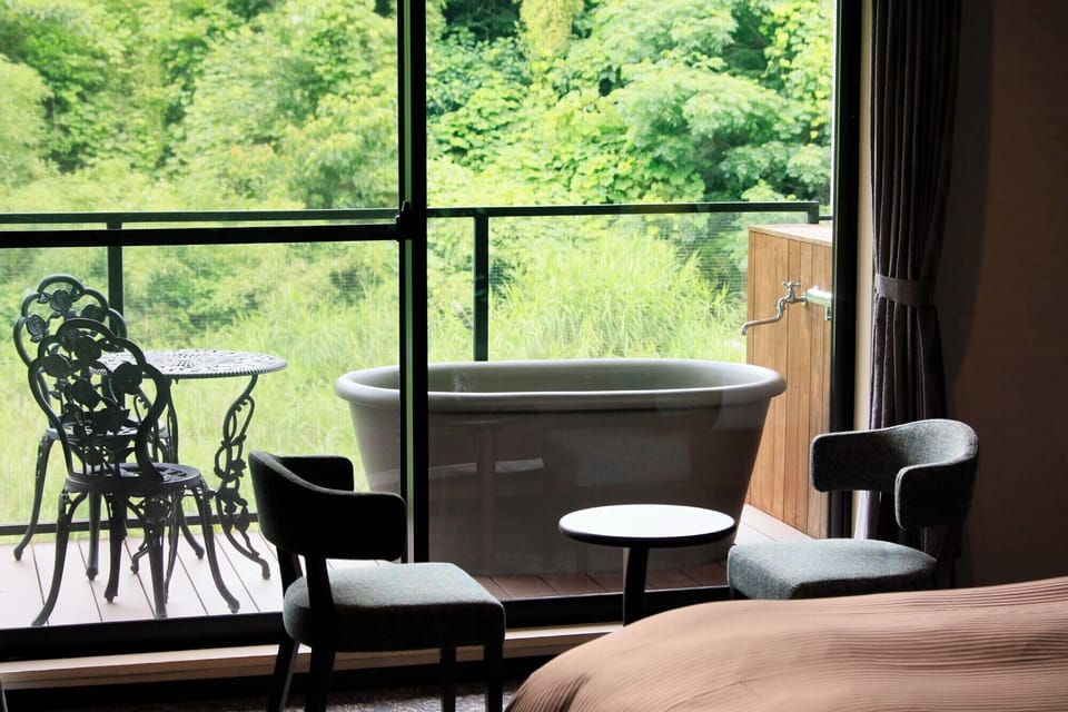 Premium Twin Room, 2 Twin Beds, Hot Tub | In-room safe, blackout drapes, free WiFi, bed sheets