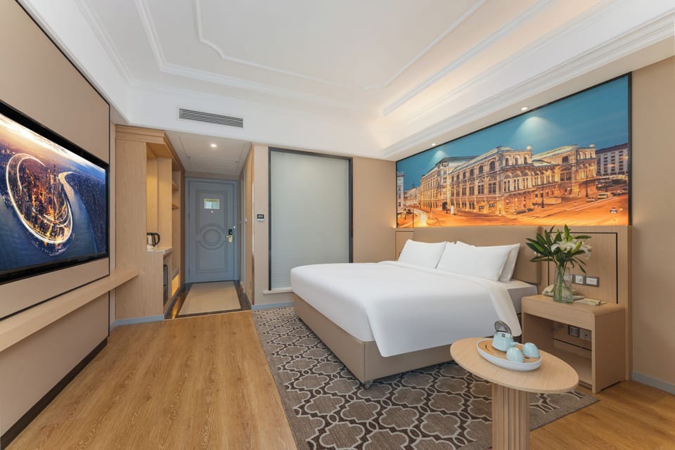 Business Double Room | Desk, laptop workspace, blackout drapes, soundproofing