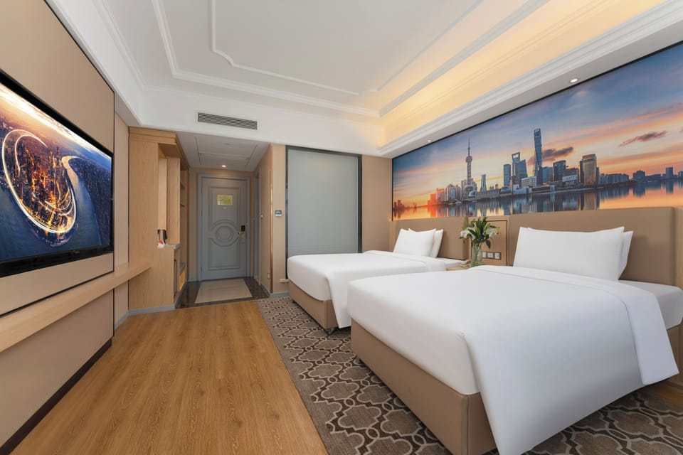 Family Triple Room | Desk, laptop workspace, blackout drapes, soundproofing