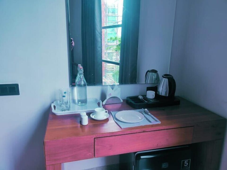 Classic Suite, Balcony | In-room dining