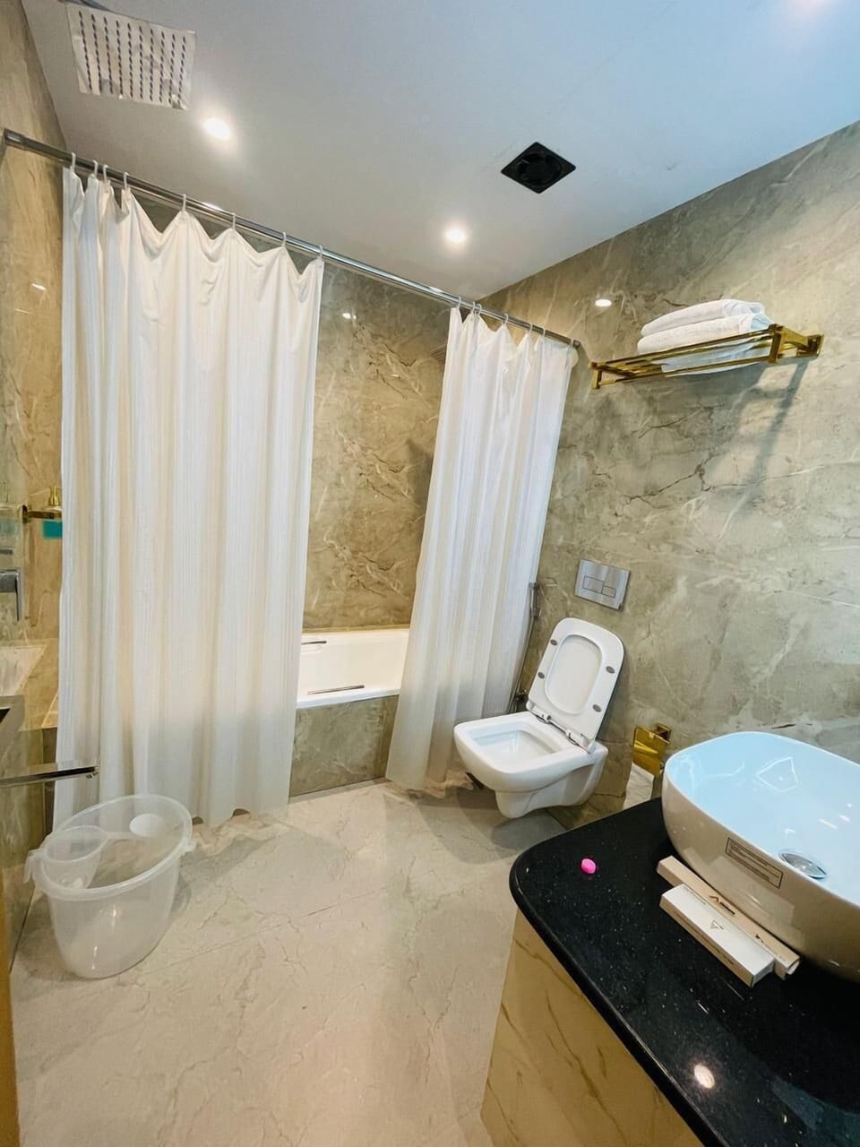 Family Suite | Bathroom