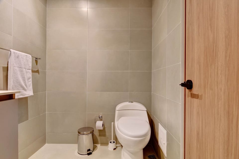 Spacious bathroom with bright details

