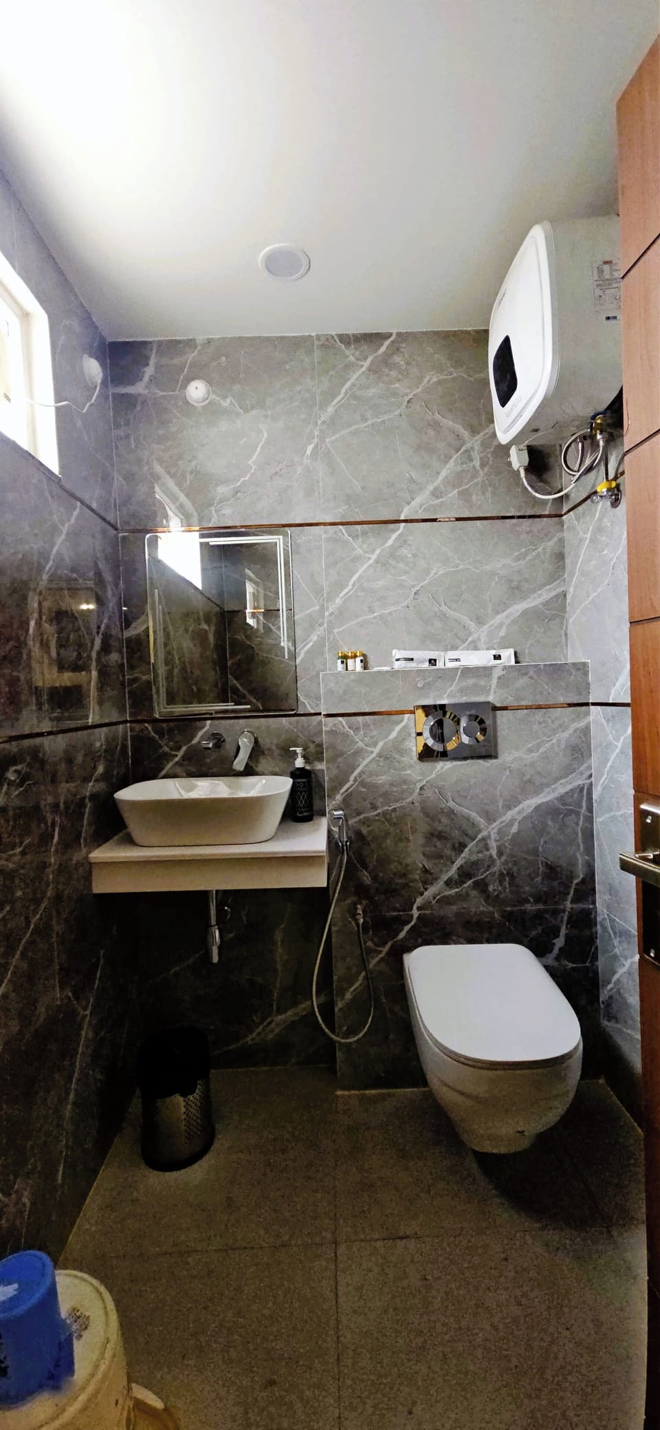 Executive Room | Bathroom | Shower, free toiletries, towels, soap