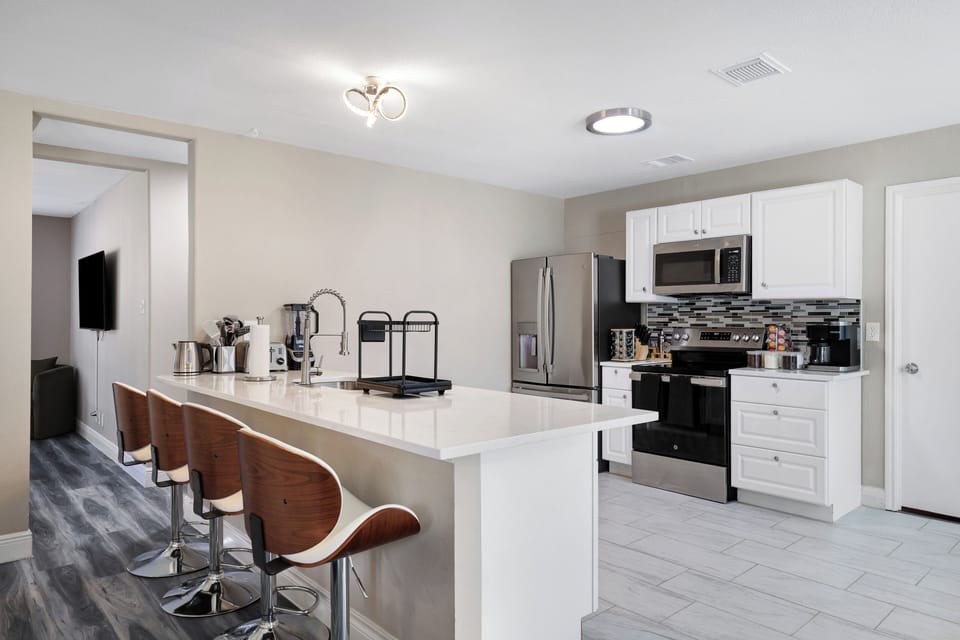Fully equipped kitchen with high quality granite countertops.