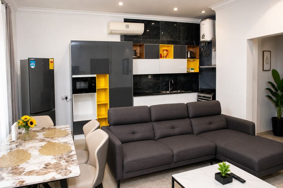 Apartment, 2 Bedrooms, Non Smoking, Kitchen | Living area