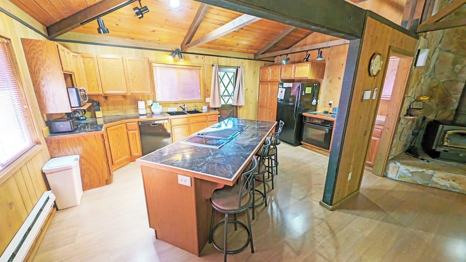 Bobcat 7 - Kitchen