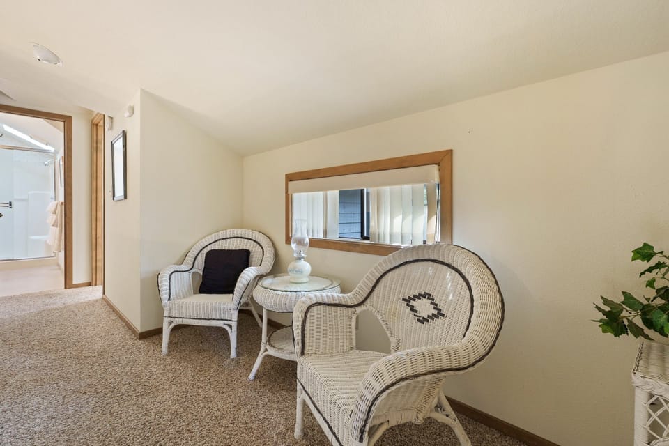 Landing upstairs between bedrooms