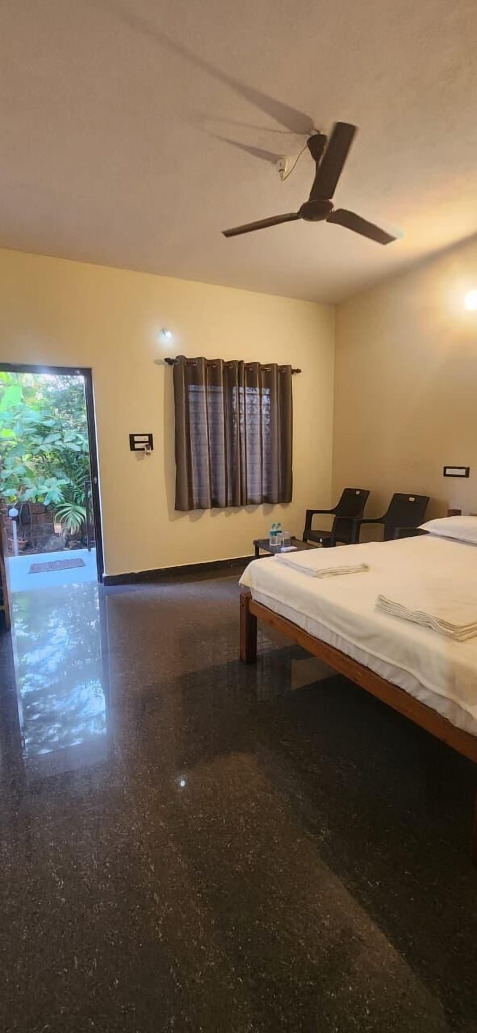 Deluxe Double Room | Laptop workspace, free WiFi, bed sheets