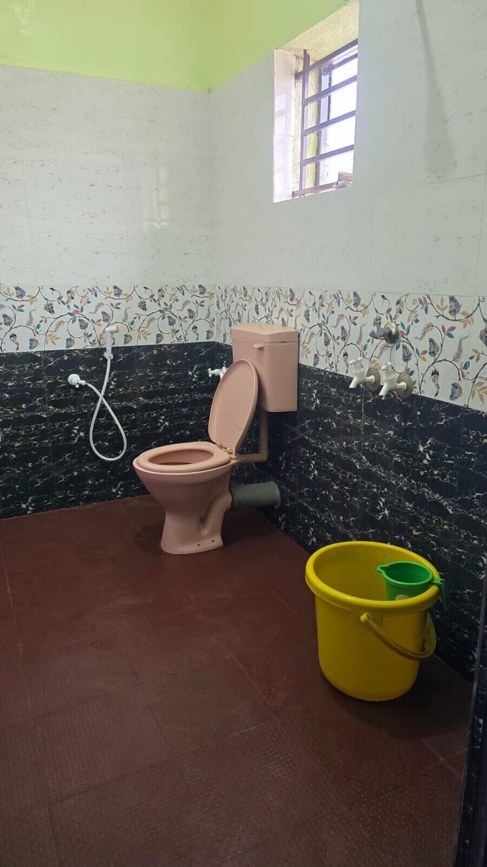 Standard Double Room, Garden View | Bathroom | Shower, free toiletries, towels, soap