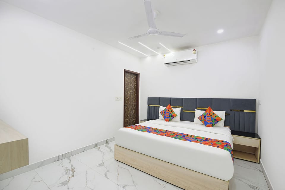 Egyptian cotton sheets, premium bedding, in-room safe, free WiFi