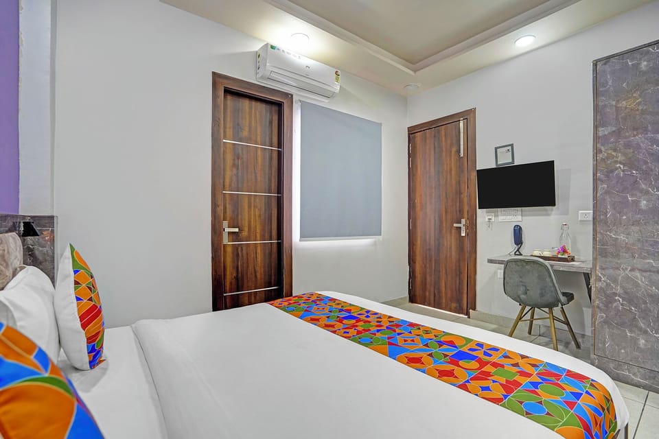Egyptian cotton sheets, premium bedding, in-room safe, free WiFi