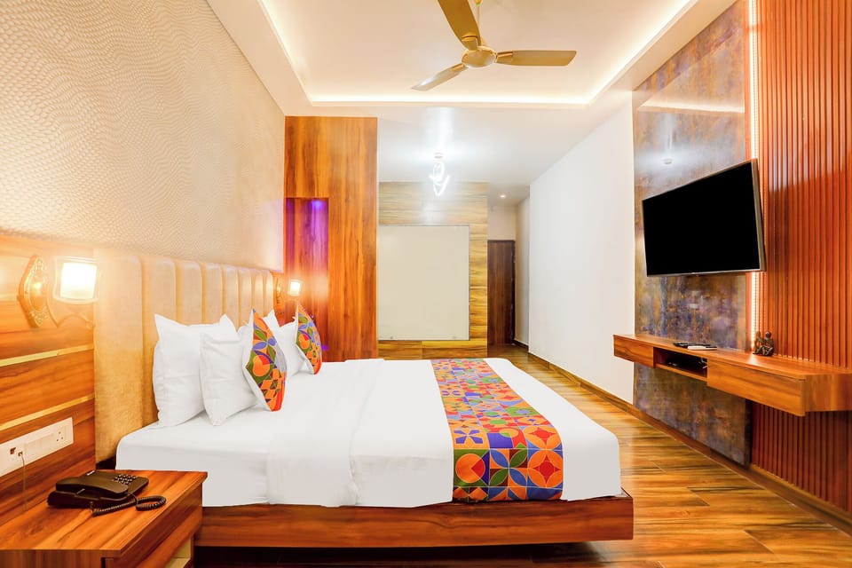 Egyptian cotton sheets, premium bedding, in-room safe, free WiFi
