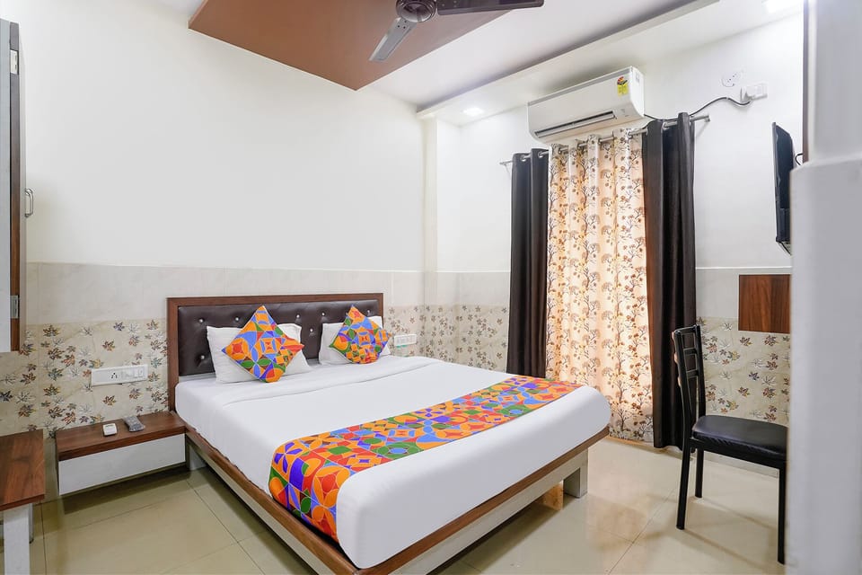 Egyptian cotton sheets, premium bedding, in-room safe, free WiFi