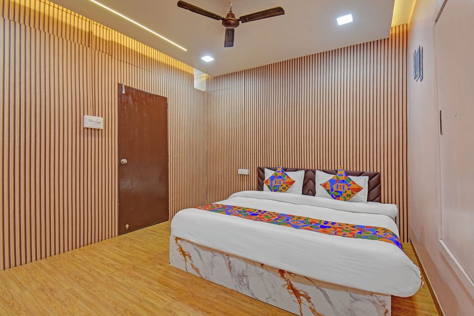 Egyptian cotton sheets, premium bedding, in-room safe, free WiFi