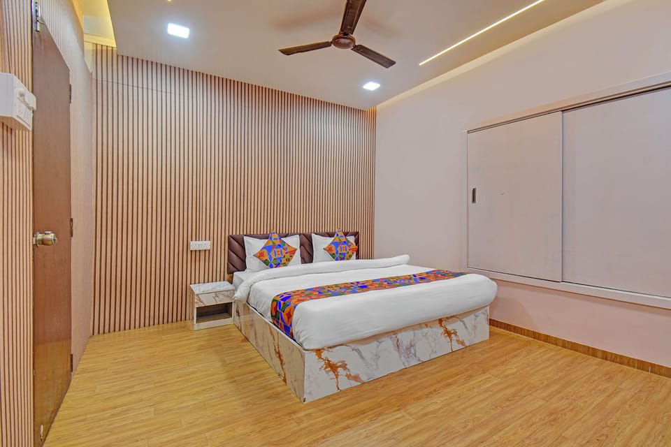 Egyptian cotton sheets, premium bedding, in-room safe, free WiFi