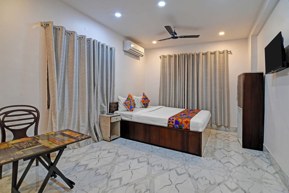 Egyptian cotton sheets, premium bedding, in-room safe, free WiFi