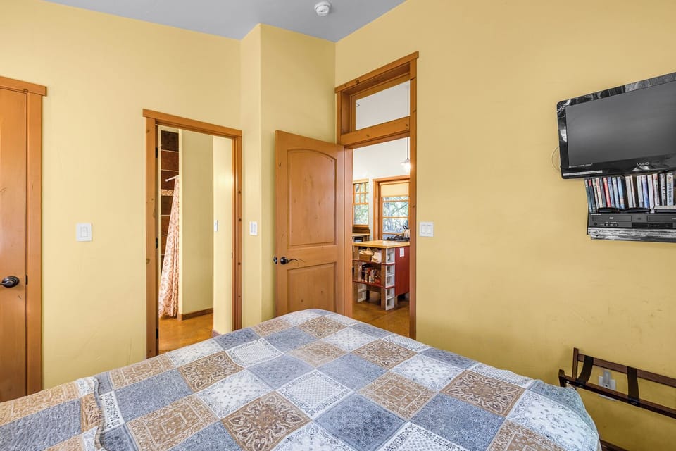 Queen bedroom