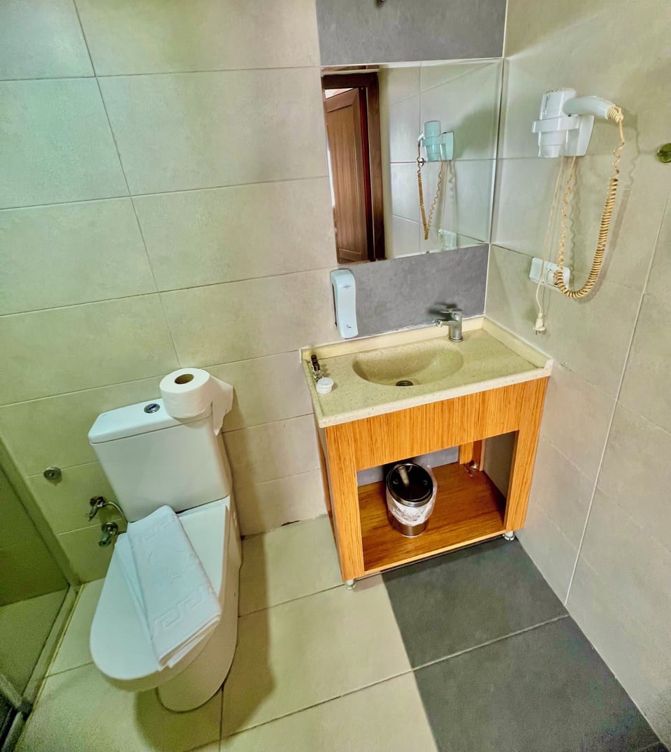 Comfort Studio Suite, City View | Desk, laptop workspace, free WiFi