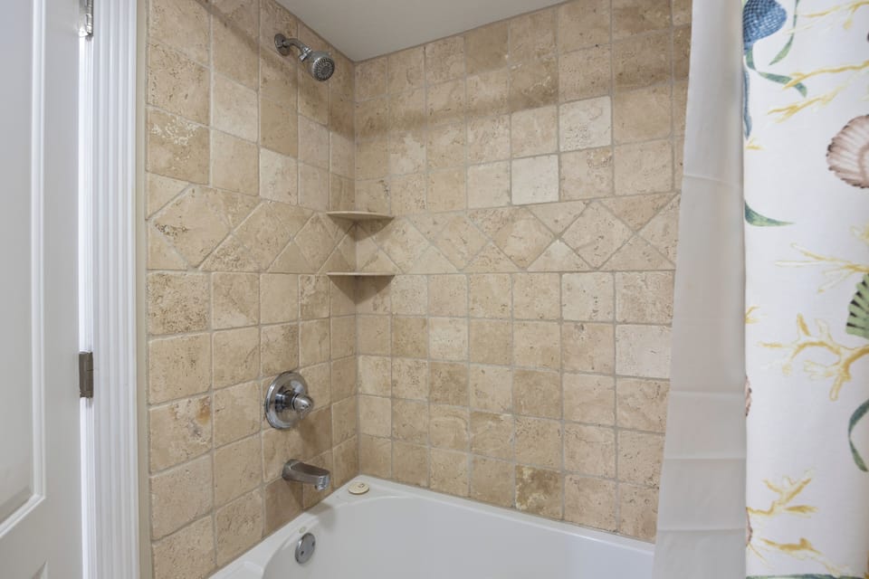 Easy Breezey Ocean Breeze West 306 - Guest bath