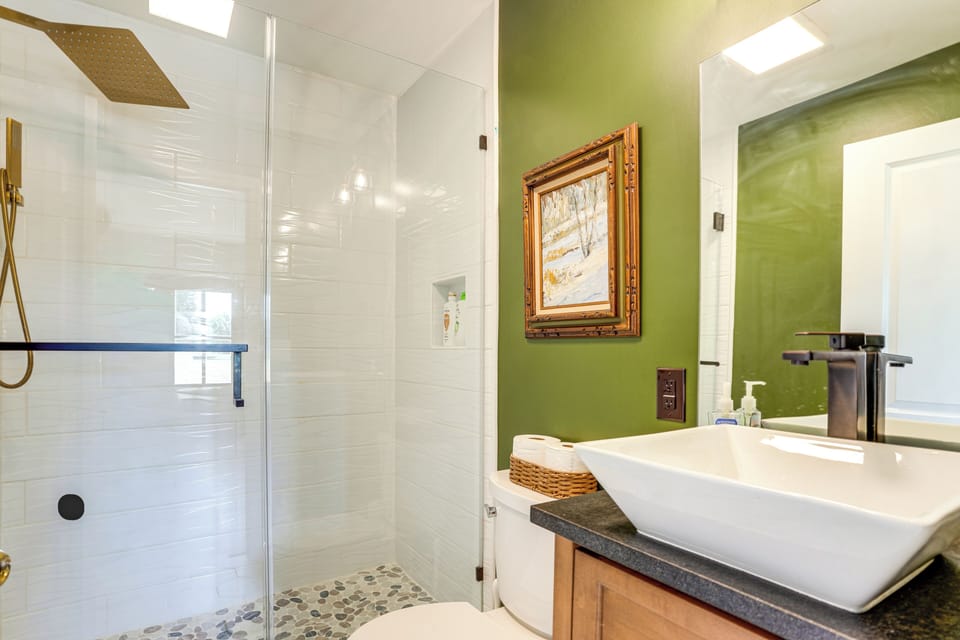 Shenandoah Valley Riverside Retreat Near Wineries Cottage in Grottoes