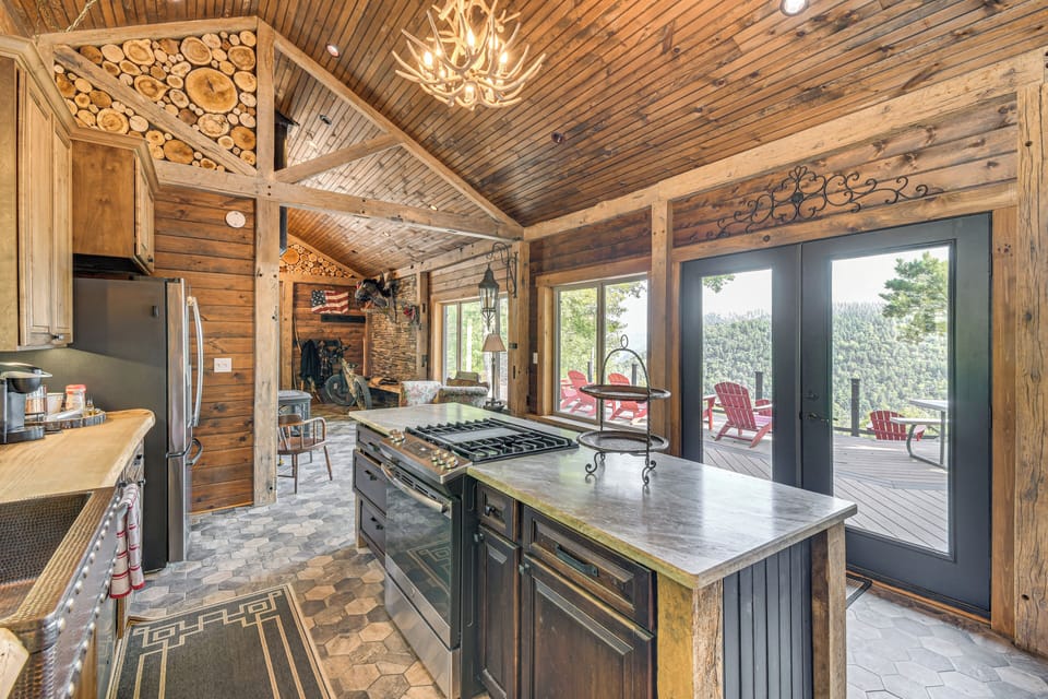 House (6 Bedrooms) | Interior