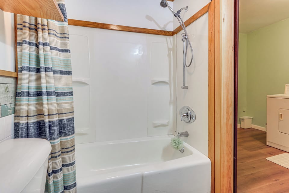 10 Mins to Blackwater Falls: Mtn Home w/ Hot Tub Cottage in Shenandoah Valley