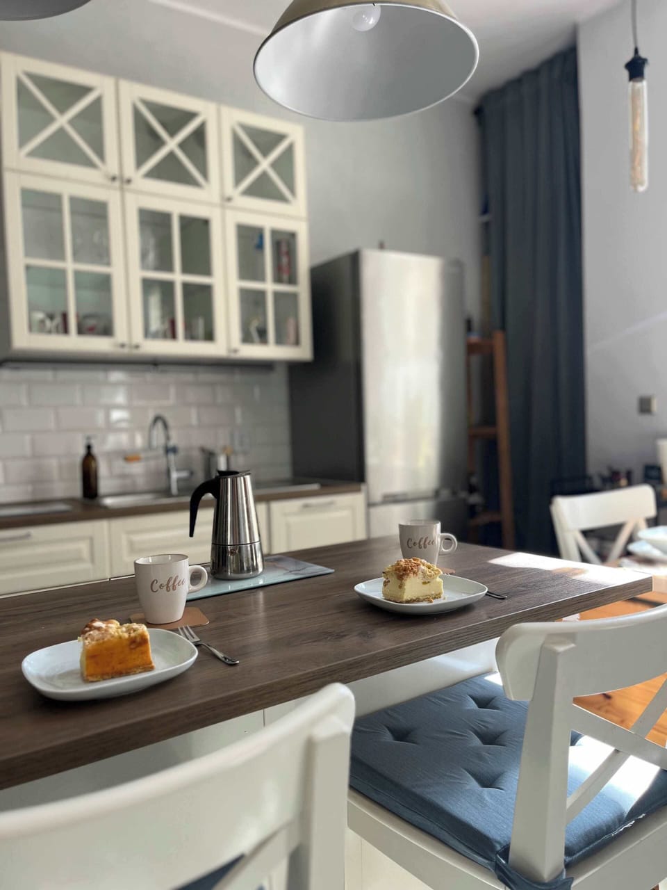 Fully equipped kitchenette. 
