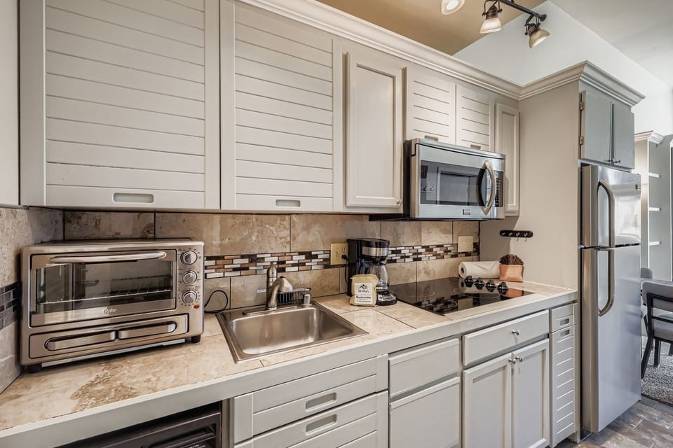 Condo, 1 Bedroom | Private kitchen | Coffee/tea maker, fridge, toaster