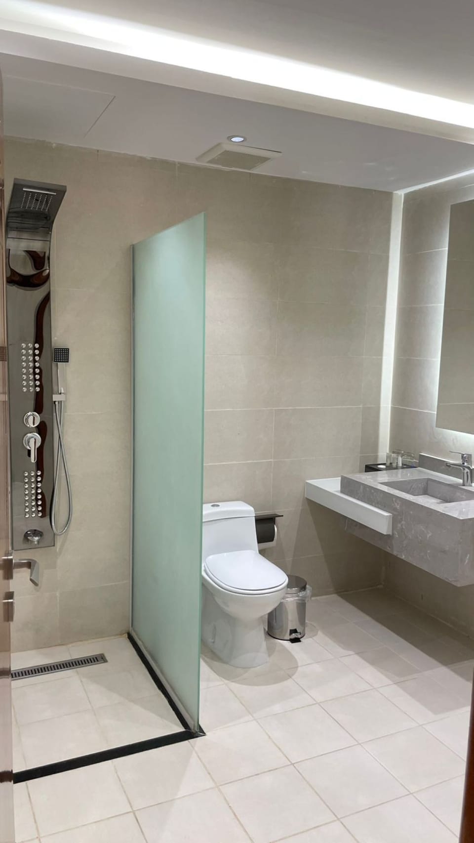 Separate tub and shower, hair dryer, bathrobes, slippers