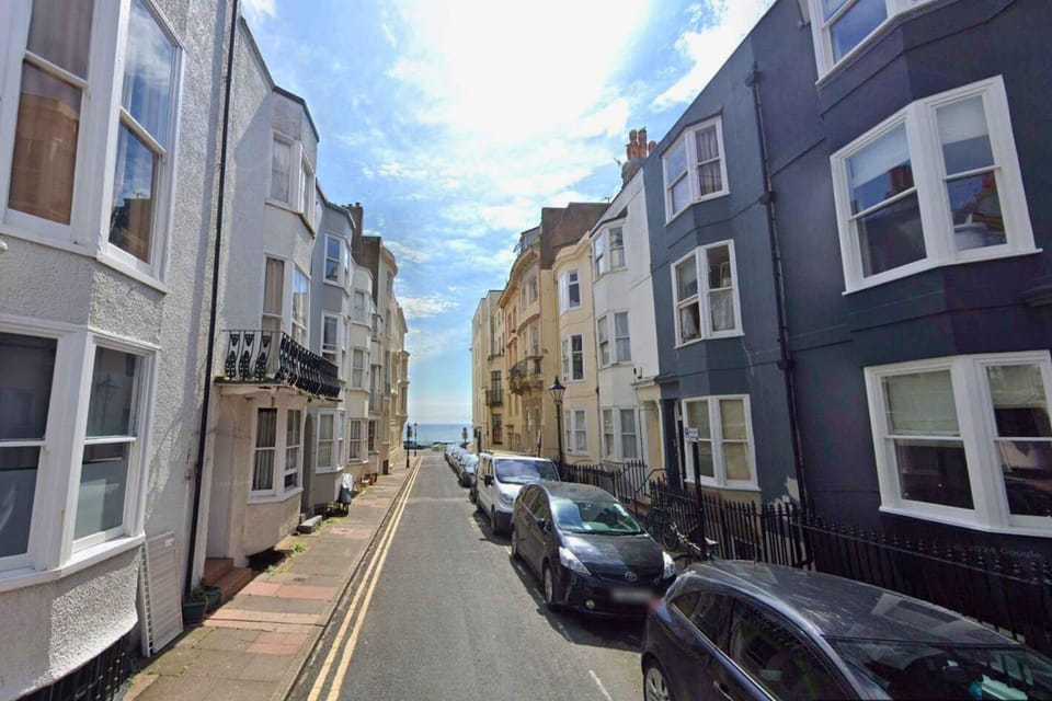 Perfect location, walking distance to Brighton Pier