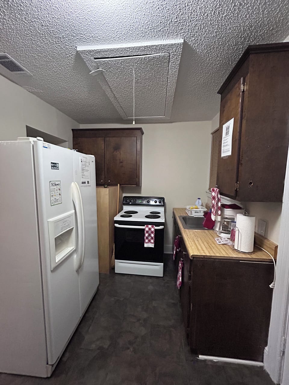 Full kitchen