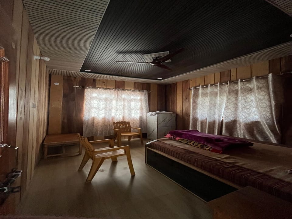 Deluxe Double or Twin Room, Mountain View | Soundproofing, free WiFi