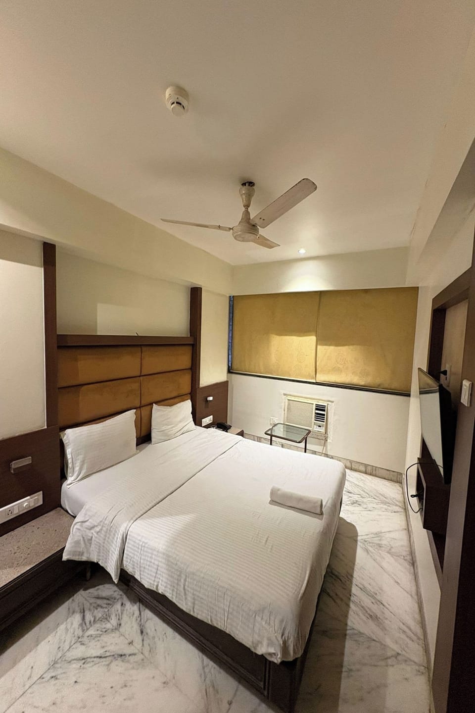 Executive Room | Desk, iron/ironing board, free WiFi, bed sheets