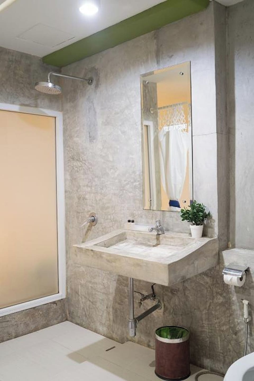 Standard Room, Private Bathroom | Bathroom | Shower, free toiletries, towels