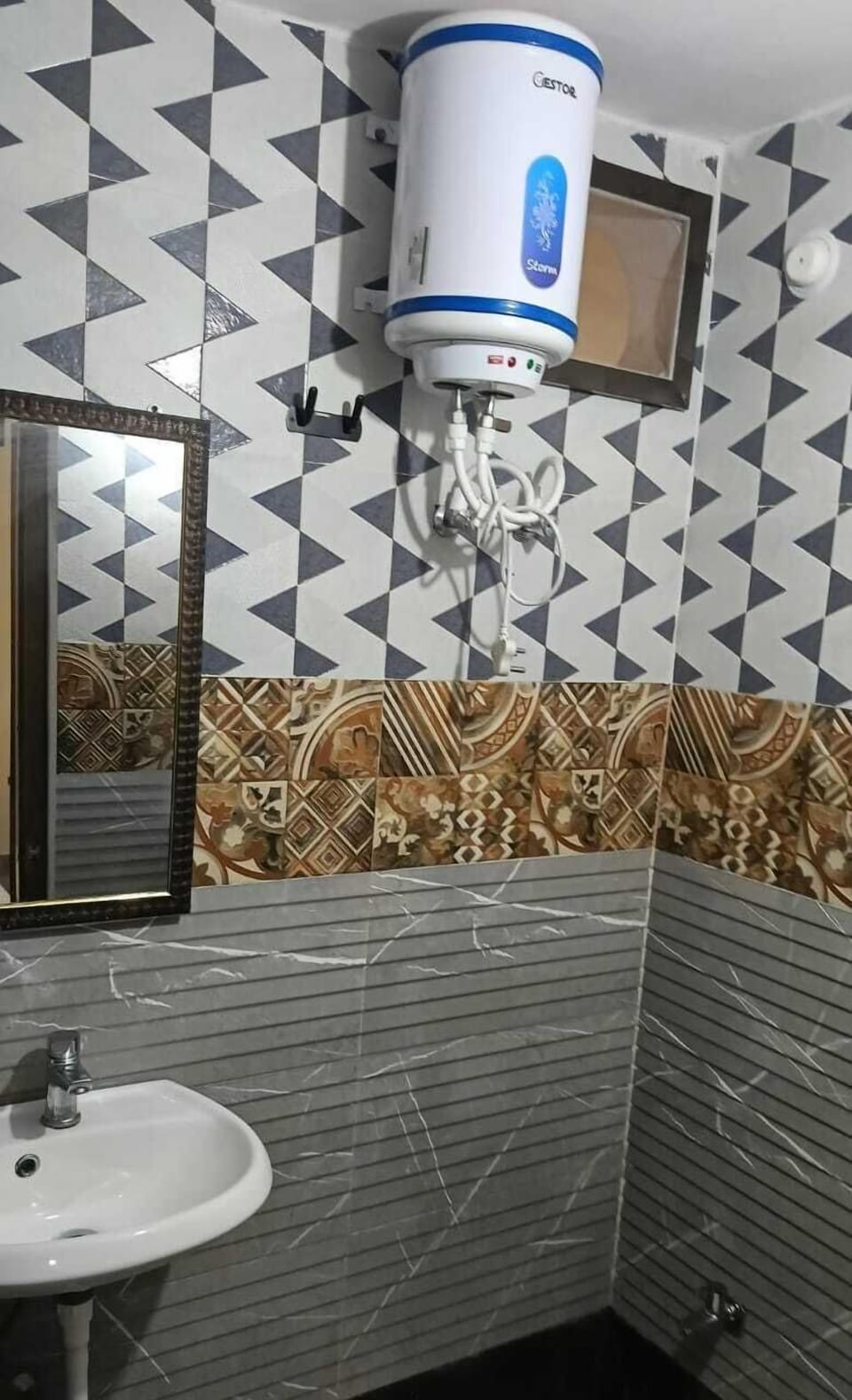 Double Room | Bathroom | Shower, soap, shampoo