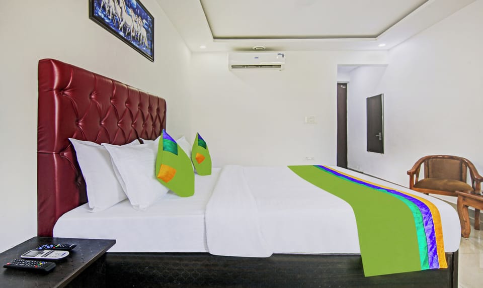 Superior Double Room | Laptop workspace, free WiFi