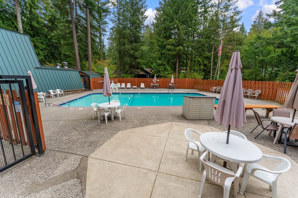 Community Pool: Dive into relaxation surrounded by lush trees and peaceful views. Available in summer.