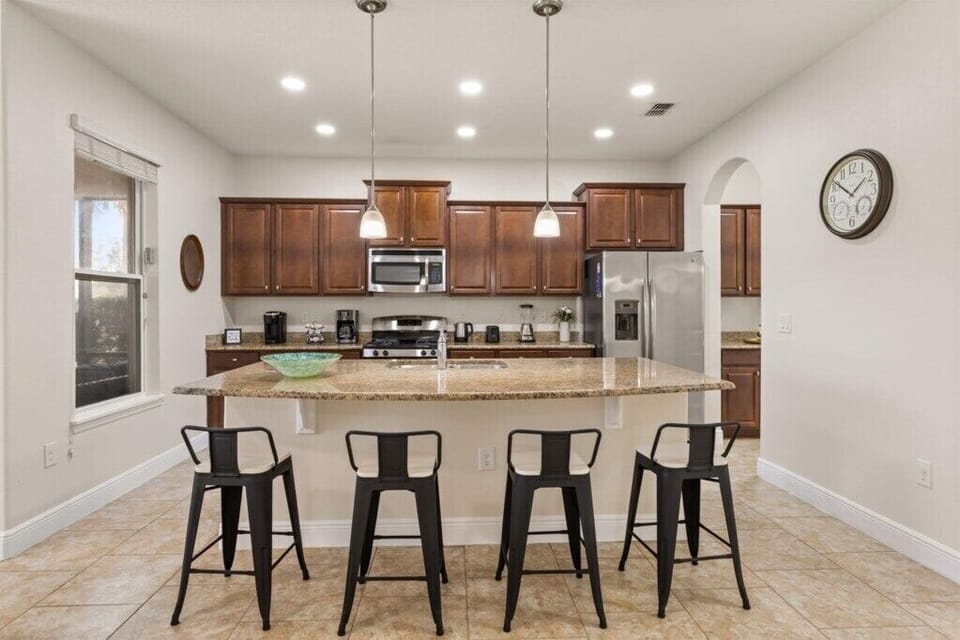 4123 Oaktree Drive (9).jpg