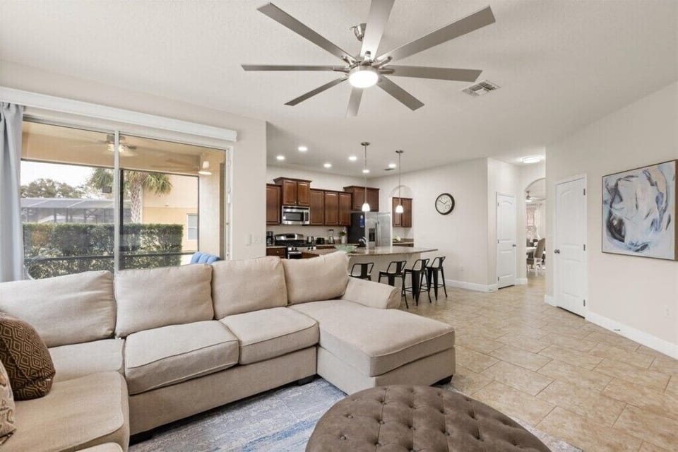 4123 Oaktree Drive (1).jpg