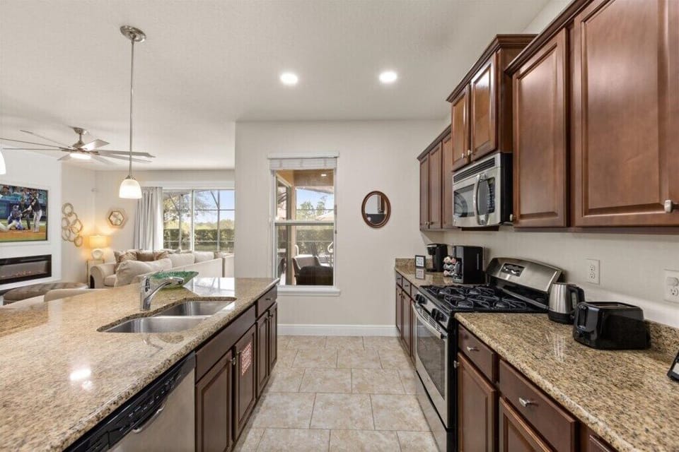4123 Oaktree Drive (11).jpg