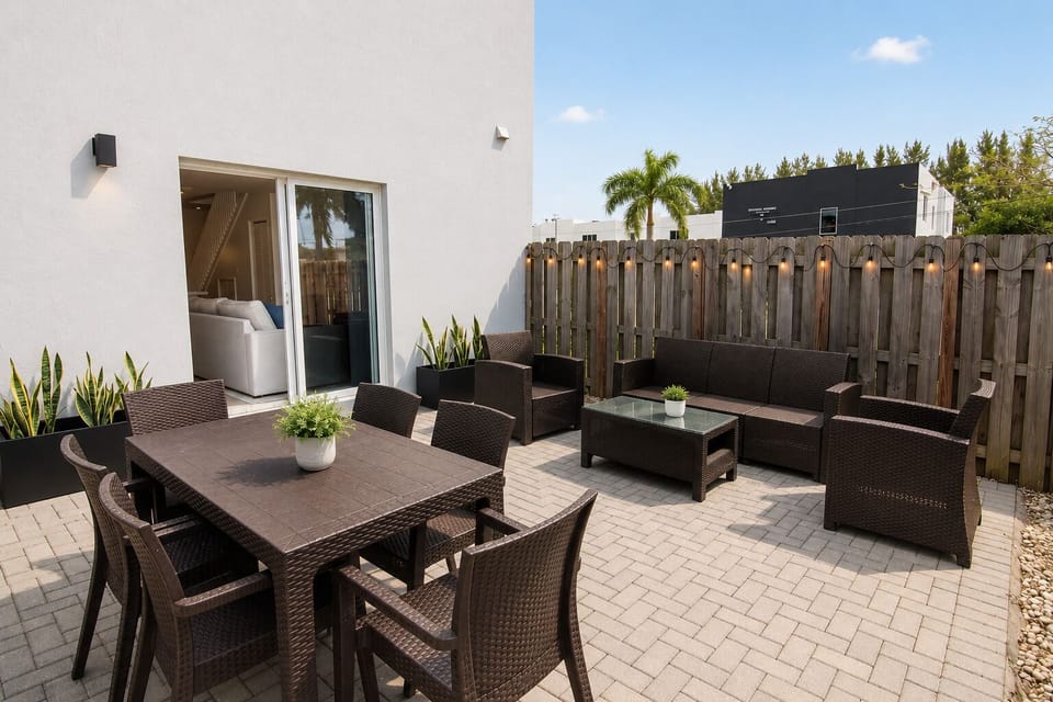 Outdoor dining