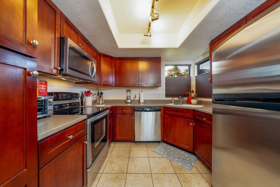 Updated, fully-equipped kitchen with stainless steel appliances
