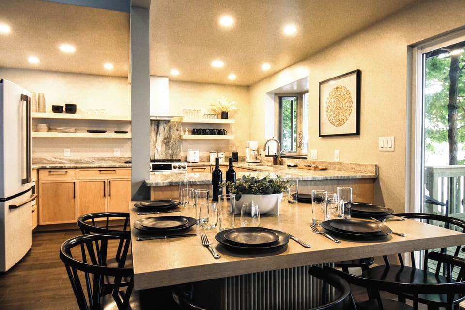Dining room with room for 6
