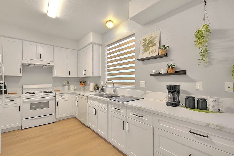 Fully equipped kitchen, Newly renovated