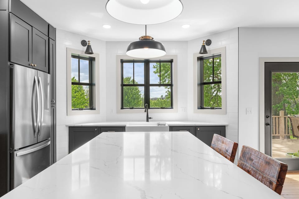 Sink overlooks front yard, hottub. Fully stocked