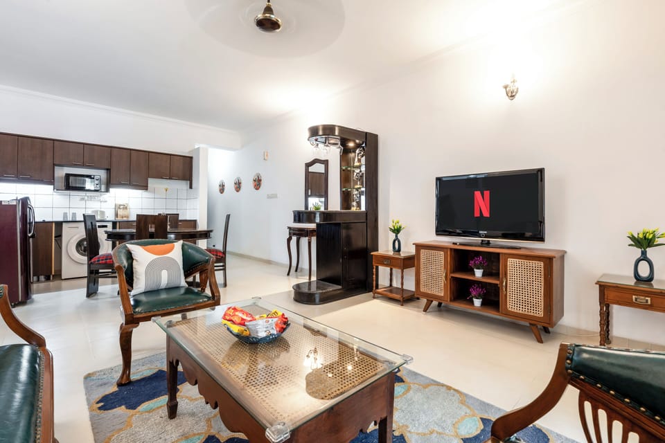 Luxury Apartment, 2 Bedrooms, Patio, Pool View | Living area