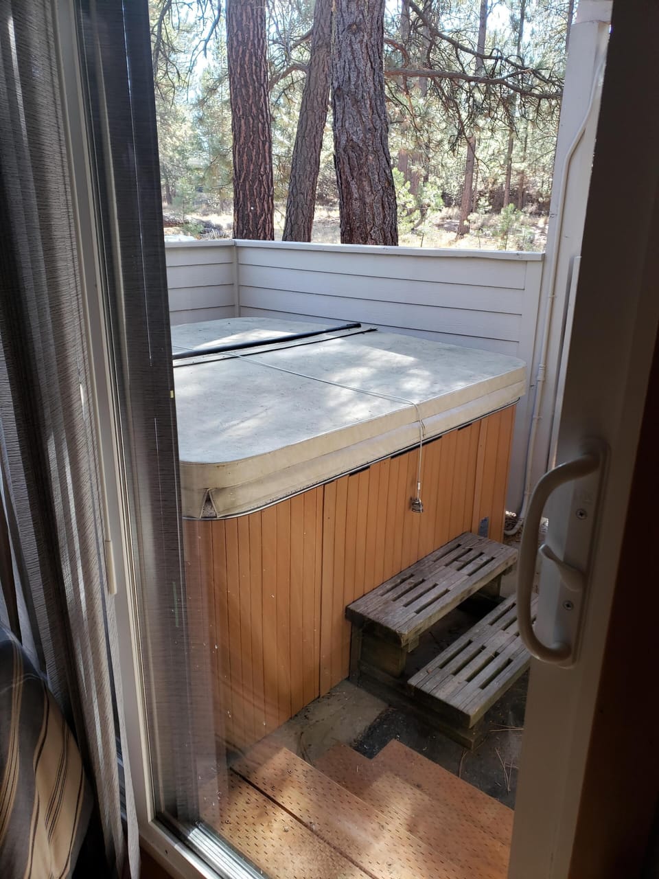 Coyote 7 - Hot Tub