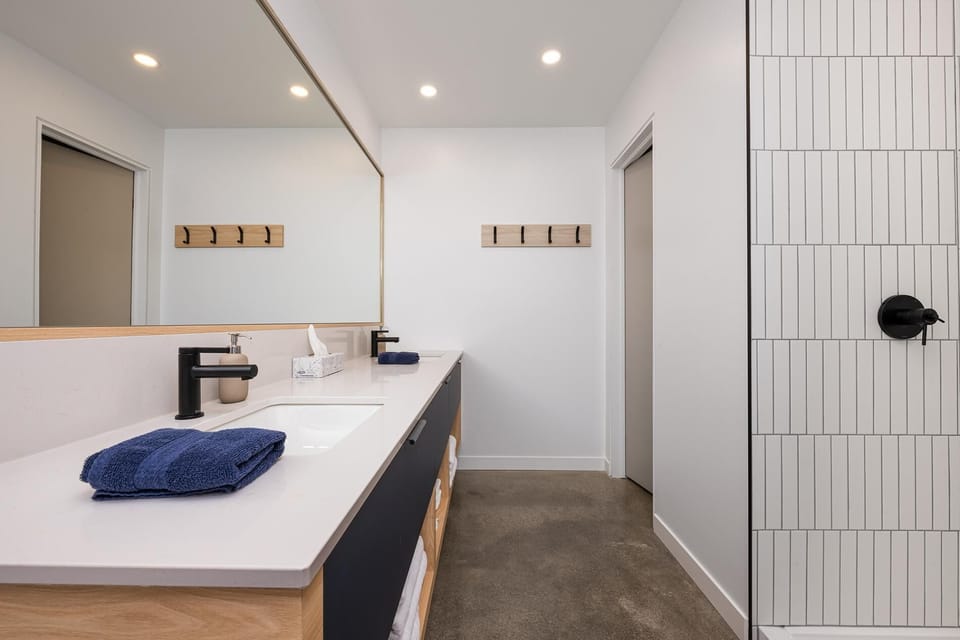 Start your mornings in style: clean, sleek, and everything you need.