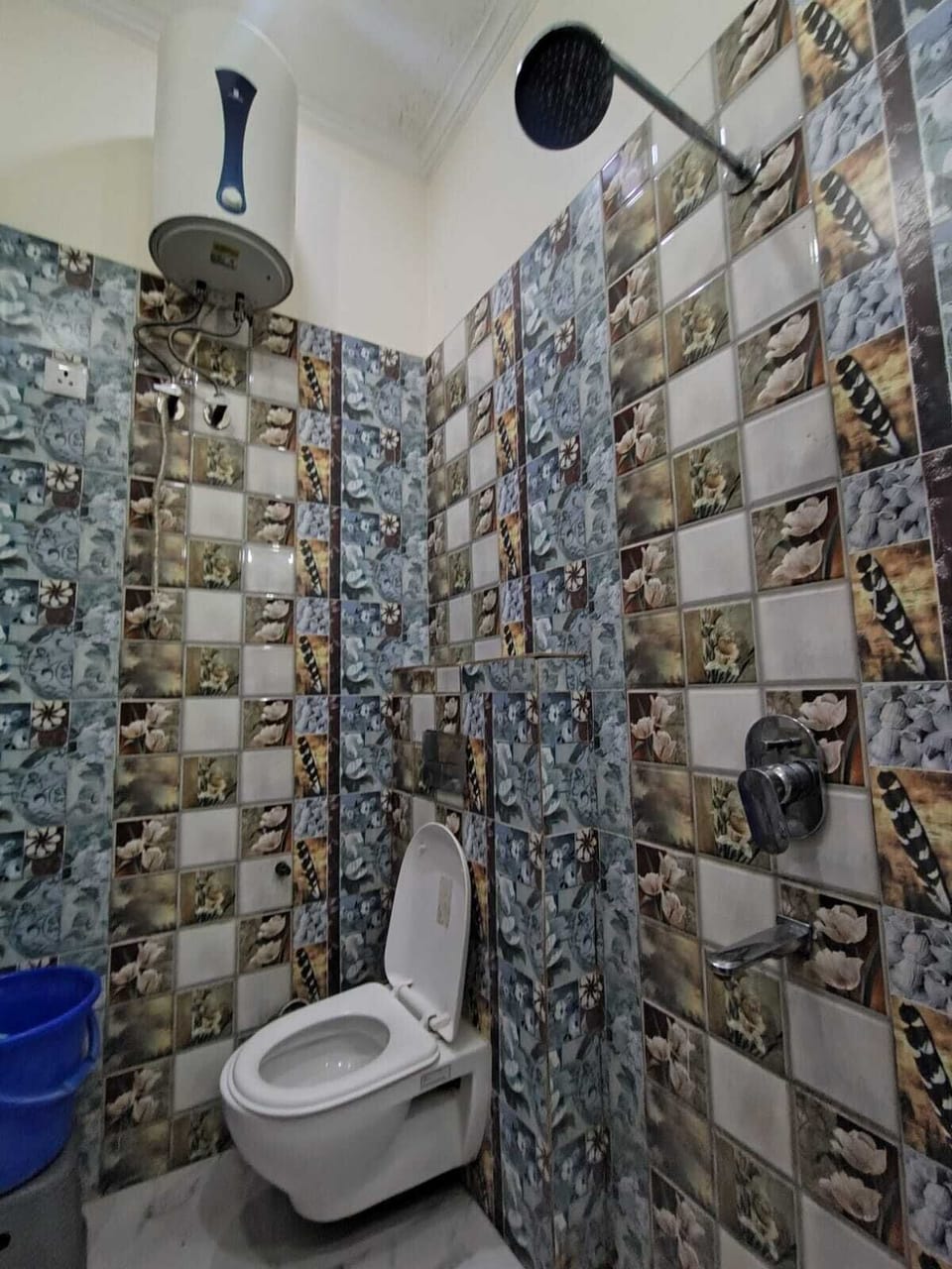 Deluxe Room, City View | Bathroom | Shower, free toiletries, hair dryer, towels