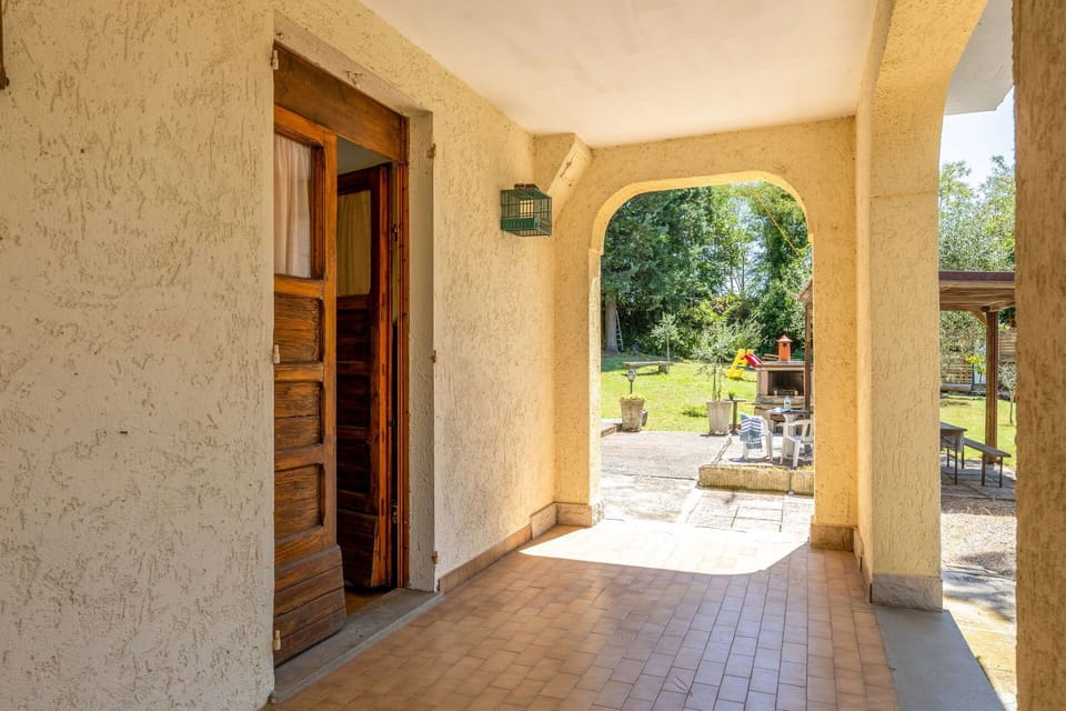 Wood, Door, Concrete, Wood Stain, Column, Home Door, Shade, Hacienda, Houseplant, Plaster